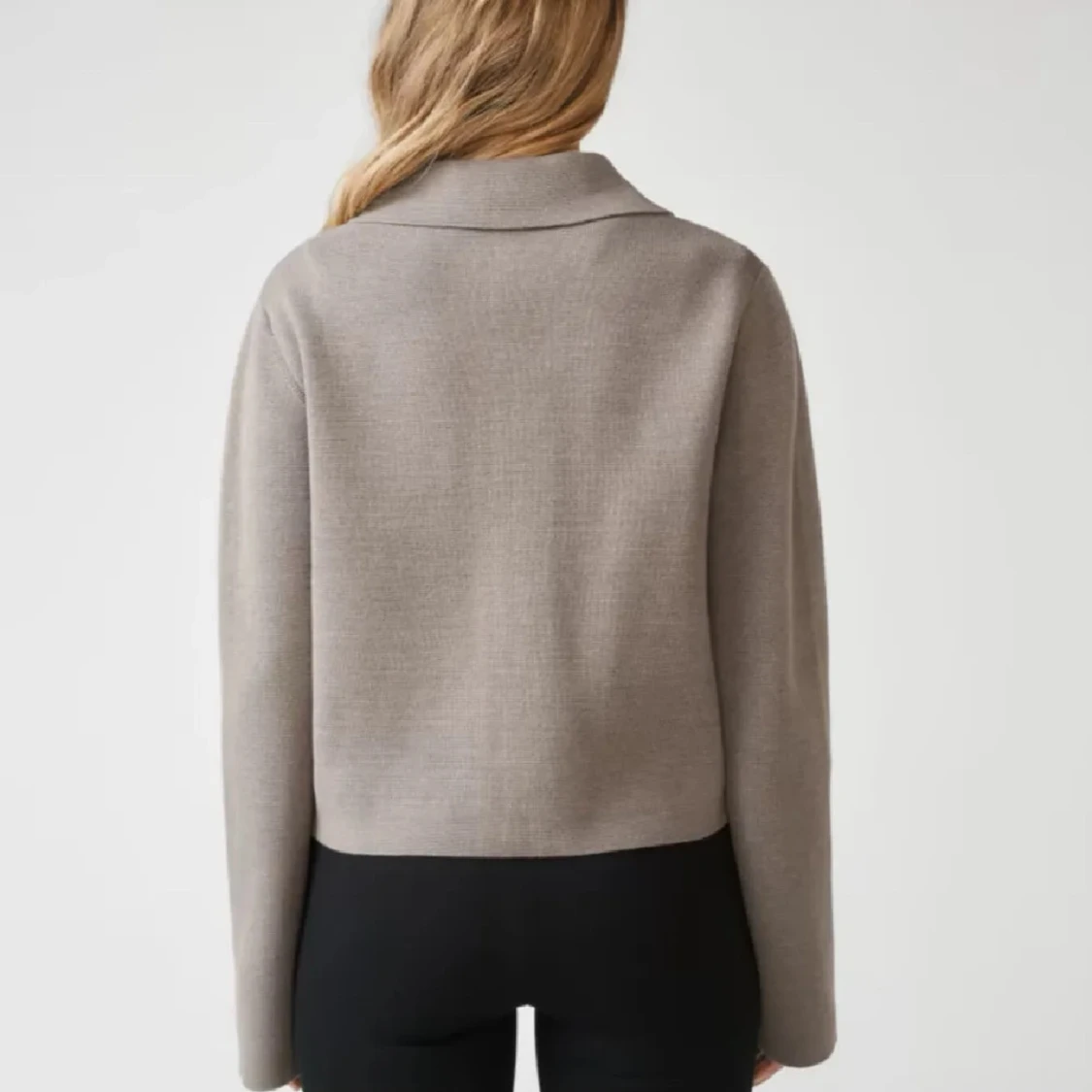 Beige stickad overshirt med dragkedja - 1