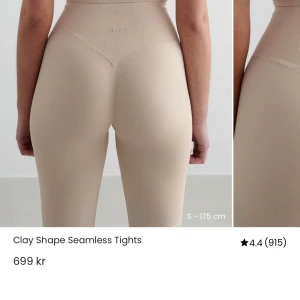 Beige shape seamless tights från Aim'n - Säljer ett par beige shape seamless tights från Aim'n med hög midja och tight passform. De är ribbade upptill och har en snygg shaping-effekt. Perfekta för träning eller chill dagar. Superstretchigt material som sitter skönt hela dagen. Nästintill oanvända