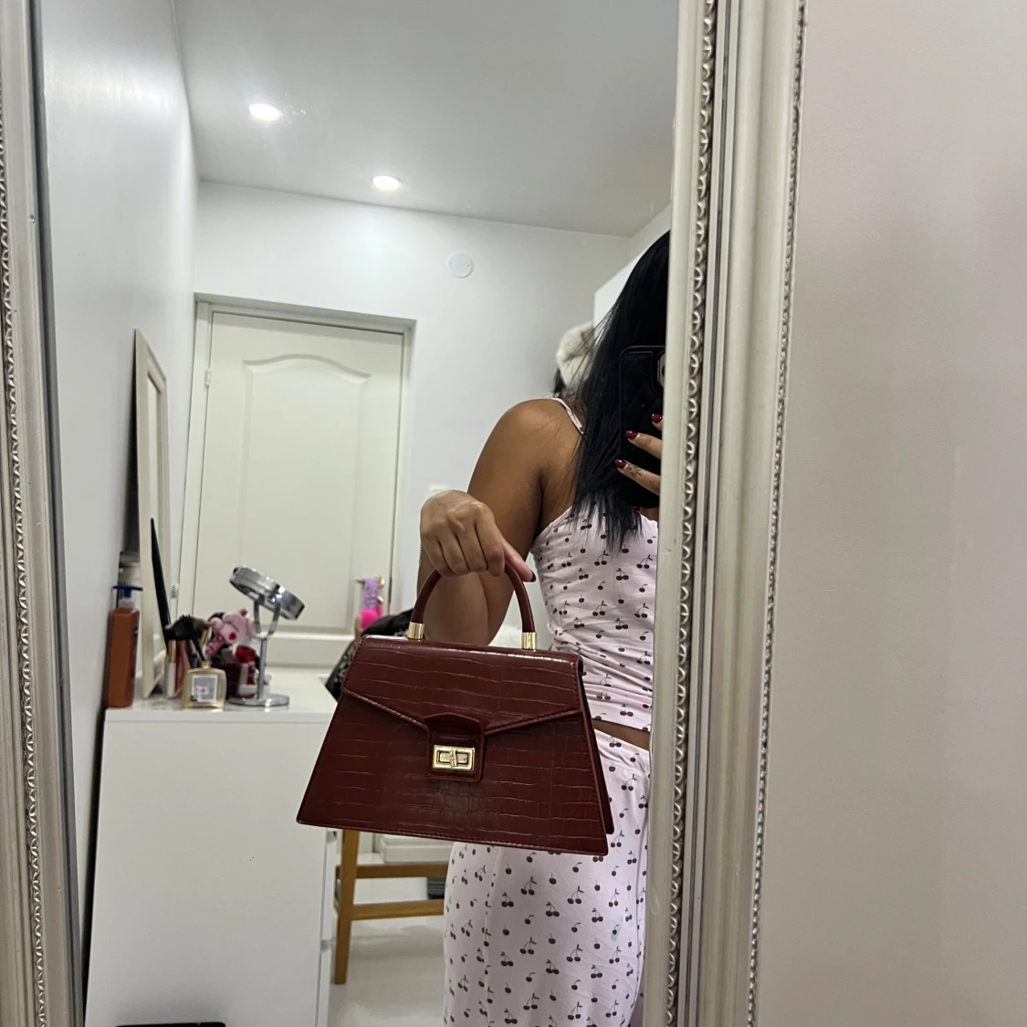 Brun handväska i croco-mönster - 1