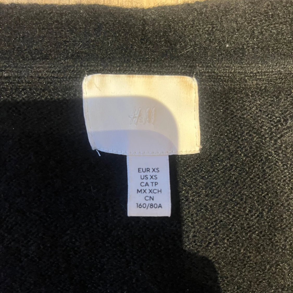 Svart stickad v-ringad tröja H&M strl Xs - 3