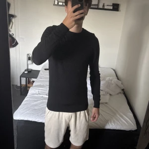 Svart merinoullströja John Henric, storlek M - John Henric Tröja 100% Merionull, nypriset cirka 1000, 