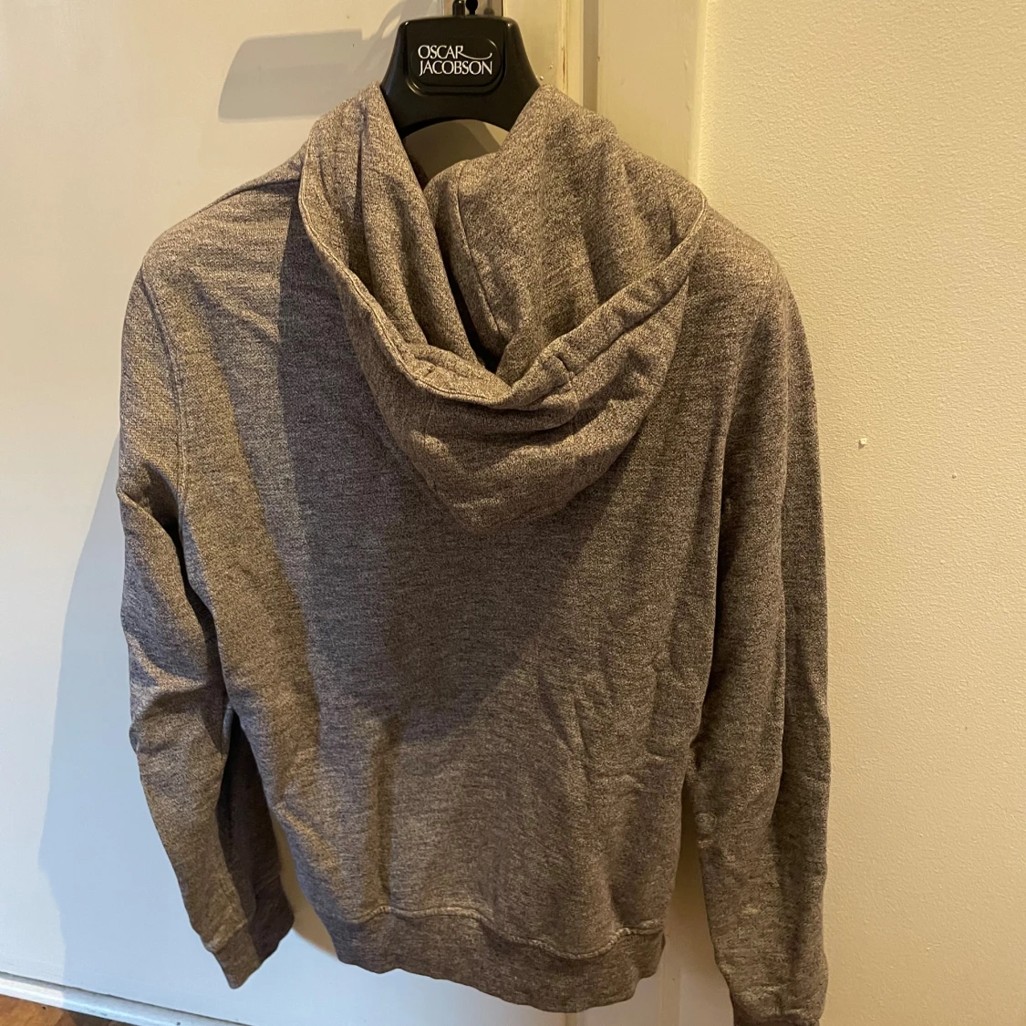 Grå hoodie med dragkedja från Lyle & Scott - 1