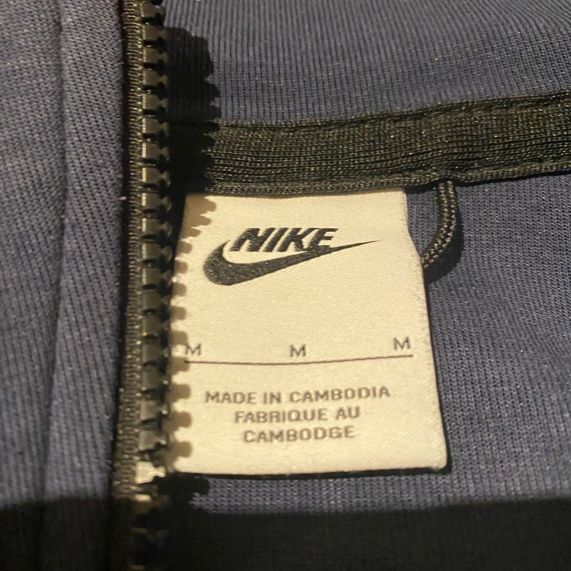 Nike zip hoodie med guldiga detaljer M - 2