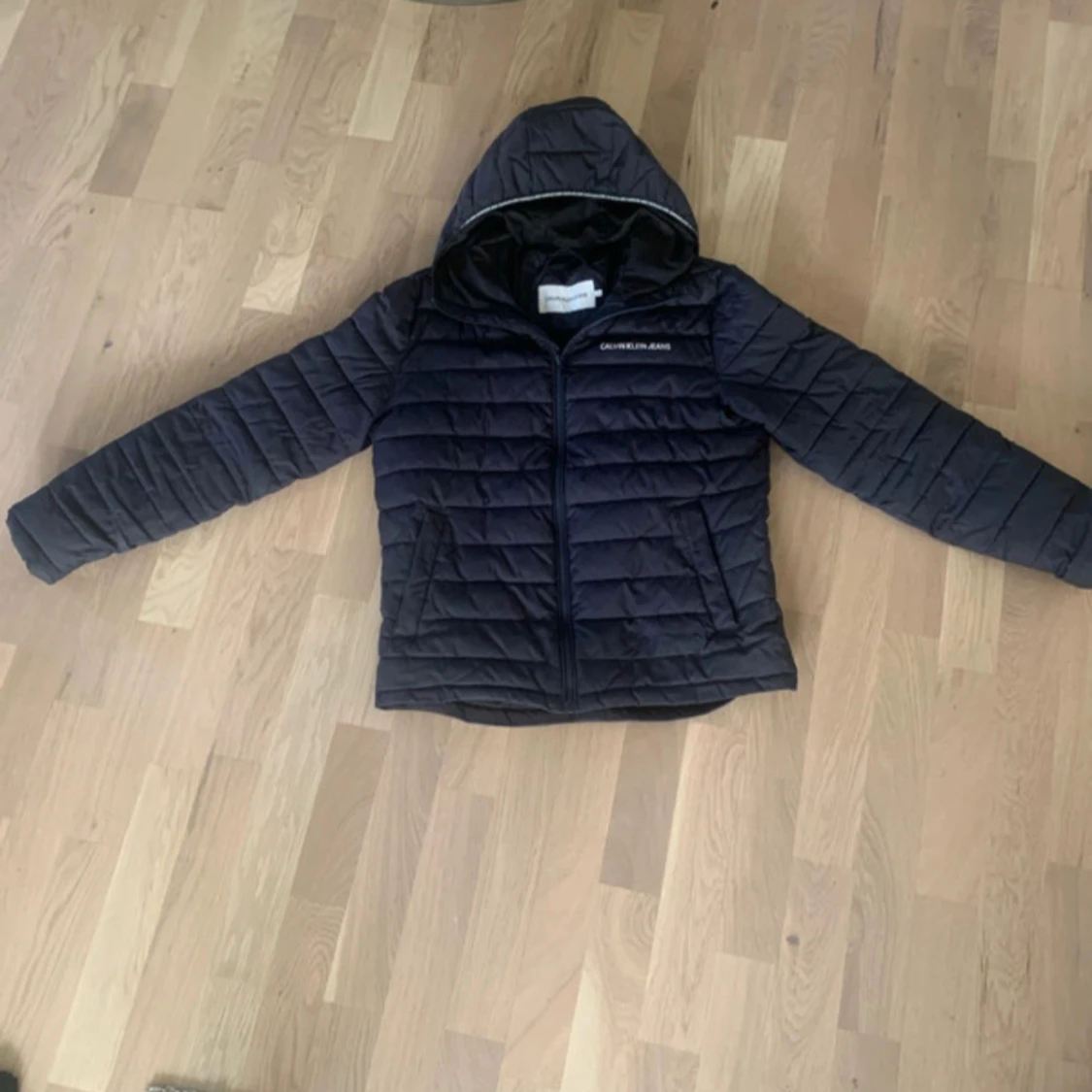 Svart pufferjacka Calvin Klein Jeans