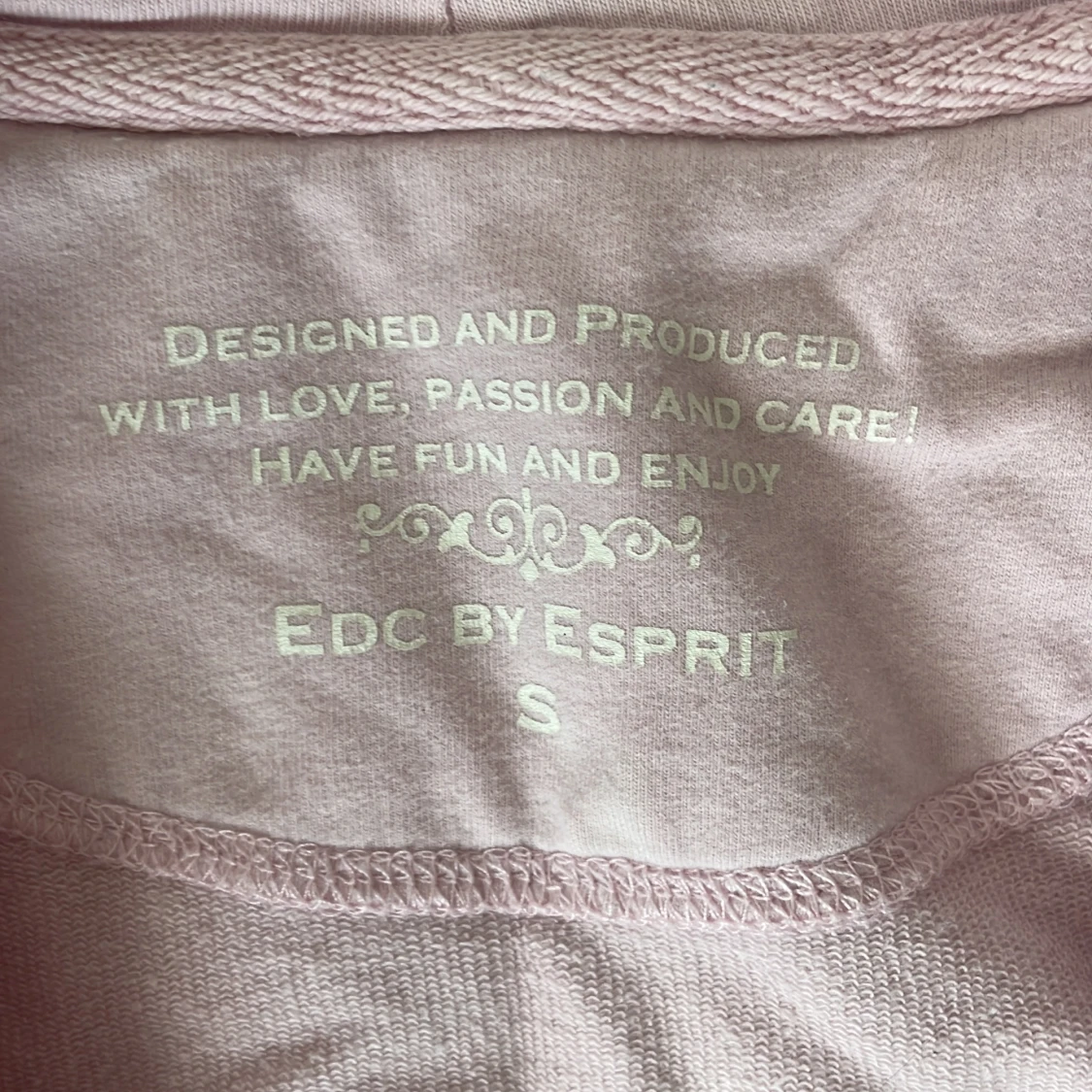 Ljusrosa hoodie med blommor från Esprit - 1