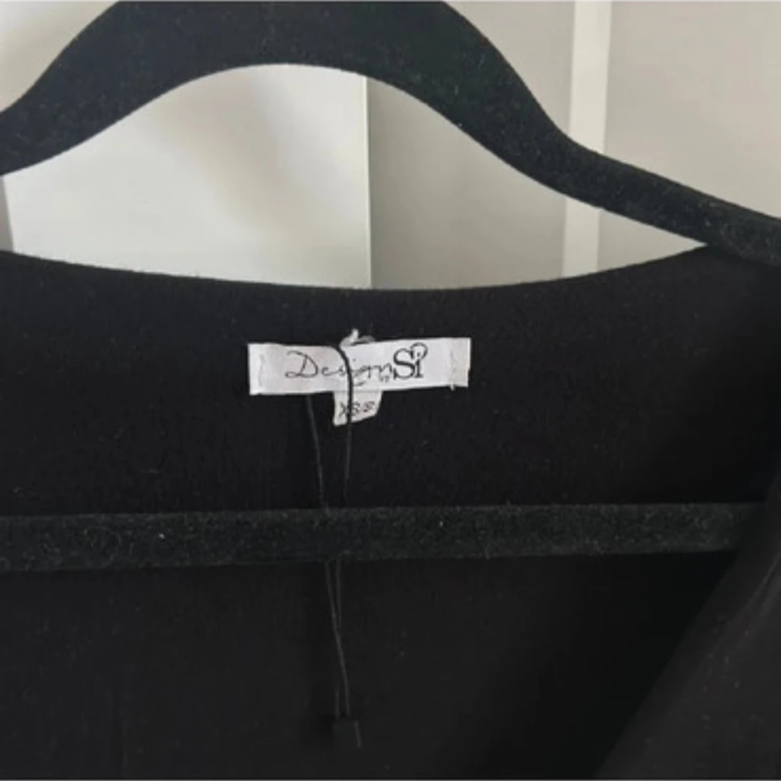 Svart långärmad omlottopp med knyt - 4