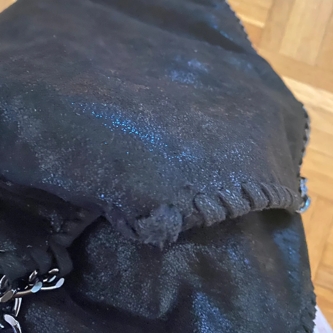 Svart mocka axelväska med kedja - 1