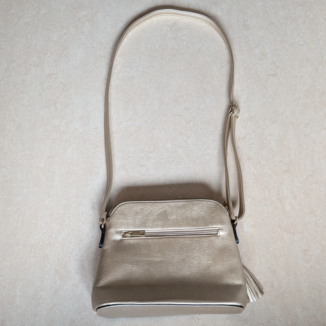 Färgglad axelväska med tofsar - 2