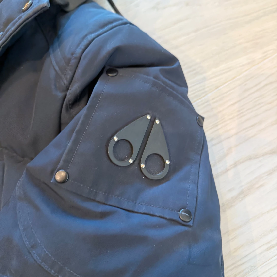 Mörkblå dunjacka Moose Knuckles - 1