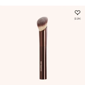 Hourglass Ambient foundation borste - Är helt ny och har även förpakningen kvar. Orginalpriset är 680kr använder inte borste till foundation därför säljer jag. 💗