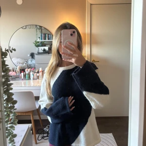 Stickad tröja  - Stickad tröja från Gina Tricot. Oversized fit och super mysig, perfekt till hösten. Storlek 170, skulle säga att det motsvarar S ungefär. Hör av dig om du har några frågor! 🫶🏼💕