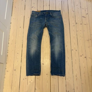 Dondup jeans - Säljer ett par Dondup jeans i topp skick, inga defekter, 10/10 skick. Var inte rädda att fråga eller fundera😊