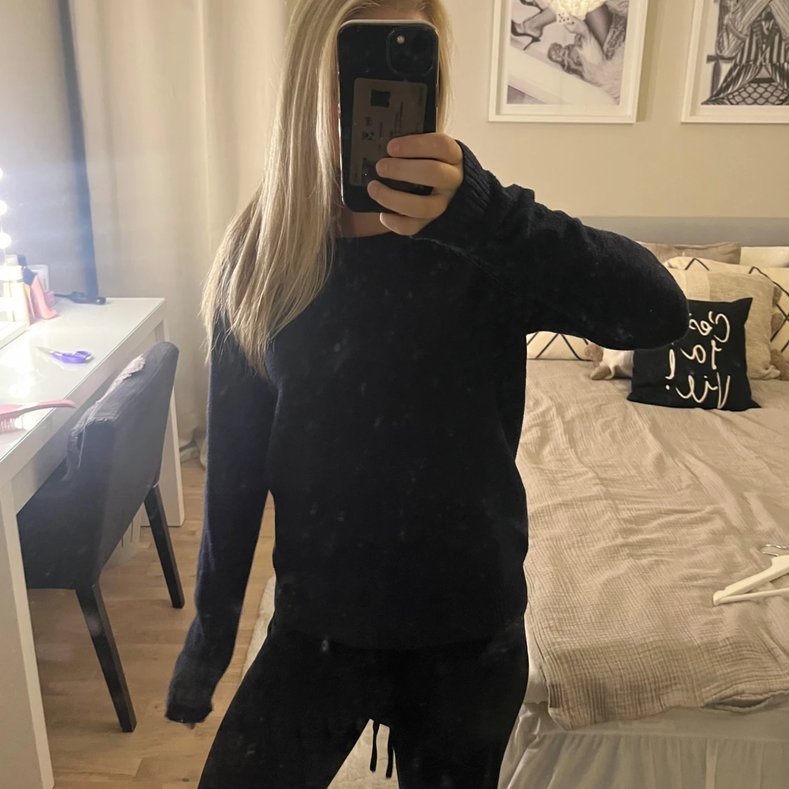 Mörkblå stickad tröja - 2