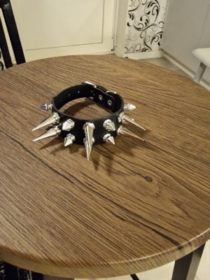 Punk armband - Punkarmband i PU-läder för män/kvinnor. Goth punk rock-armband. Längd 25,8 cm. Bredd 2,6 cm.