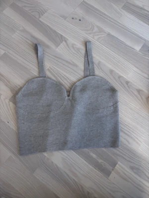 Stickat linne - Stickat linne från hm, skick är svårt att säga då alla har olika åsikter men enligt mig är skicket bra