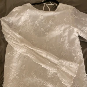 Superfin sommarklänning - Superfin klänning som var jätte efterfrågad i somras! Endast använd 1 gång