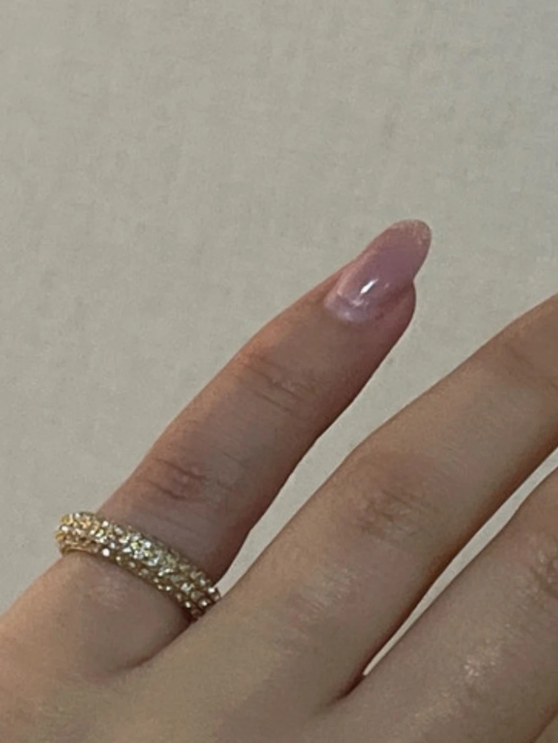 Guldig ring med stenar från EMILI - 4