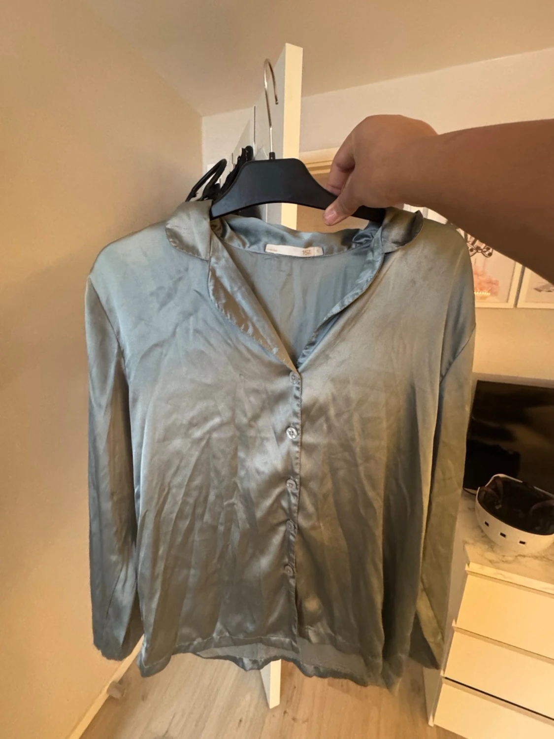  Grågrön satin pyjamas - 1