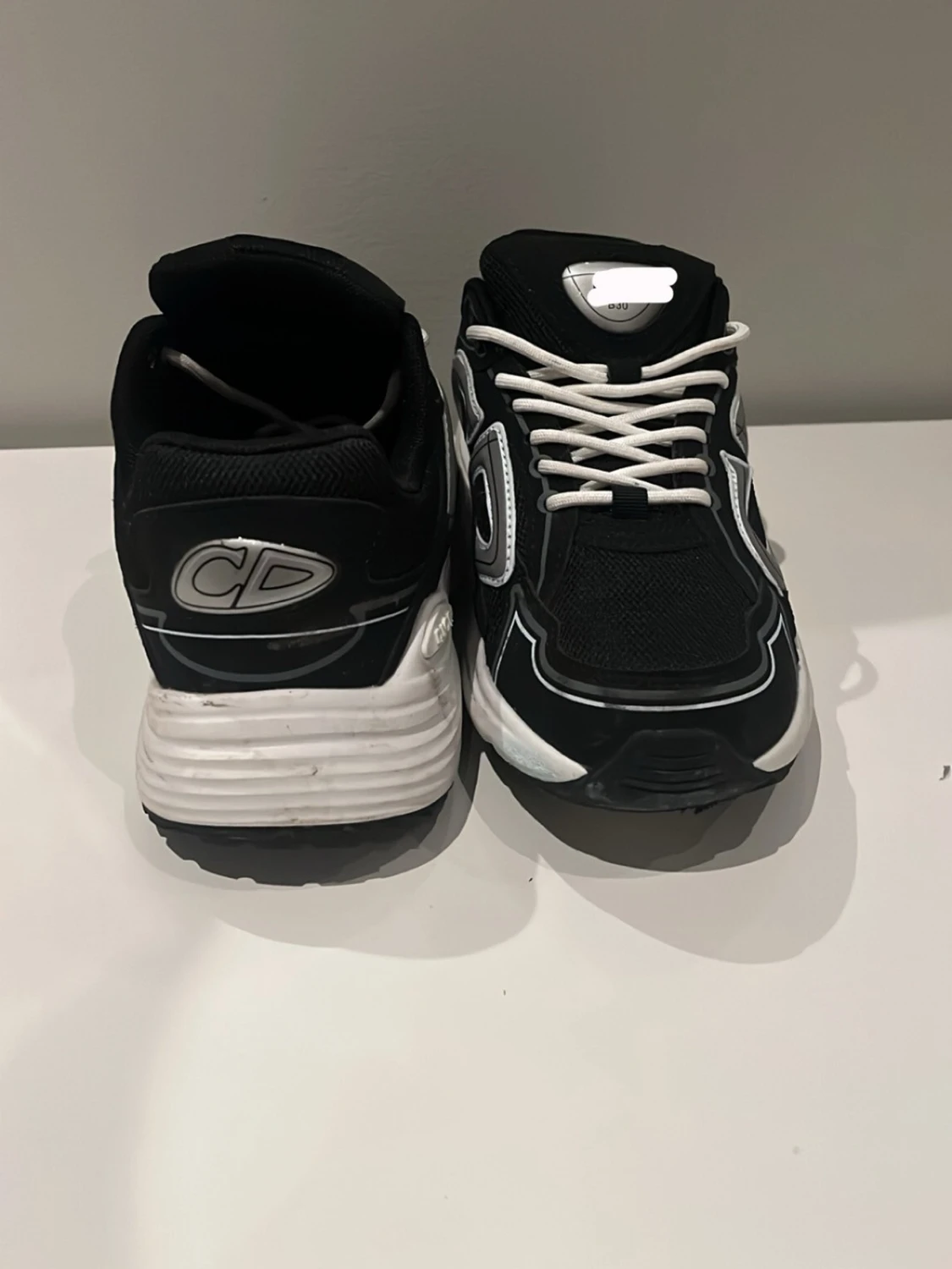 Svarta CD sneakers med vita detaljer - 1