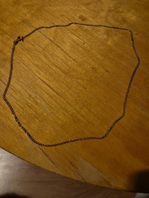 Guld halsband - Hej säljer mitt guld hals band som jag ej använder. Skriv vid funderingar.