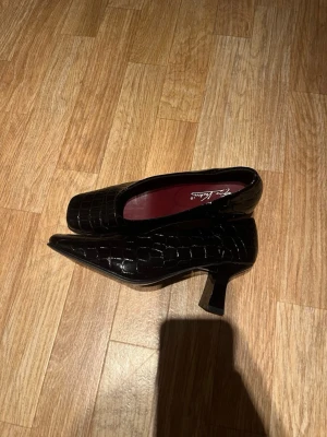 Svarta pumps från gino ventori 38 - Helt nya med prislapp!