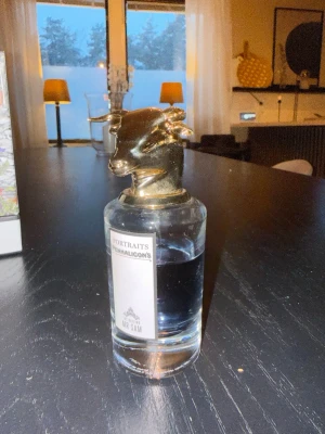 Penhaligon's Portraits Mr Sam - Ute efter byten av min Mr Sam de jag söker främst är, Söker: Xerjoff Naxos MFK Grand soir PDM,(inte greenly eller Althaïr) Babycat Raw Bourbon Goldfield & Banks Ingenious Ginger Angels' Share By Kilian  Vill har full press på byten  Söker enbart byten. Min Mr Sam är 60/75ml 