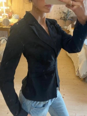 Figursydd kavaj topp - SÅ snygg