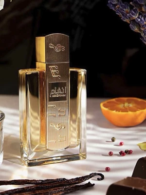 Lattafa Angham EdP 100ml - Lattafa Angham EdP 100ml bjuder på en mix av vanilj, sötma, lavendel, pudriga och kryddiga toner. Perfekt för dig som vill sticka ut med en unik och modern doftprofil. Eau de Parfum i generös storlek för långvarig användning.