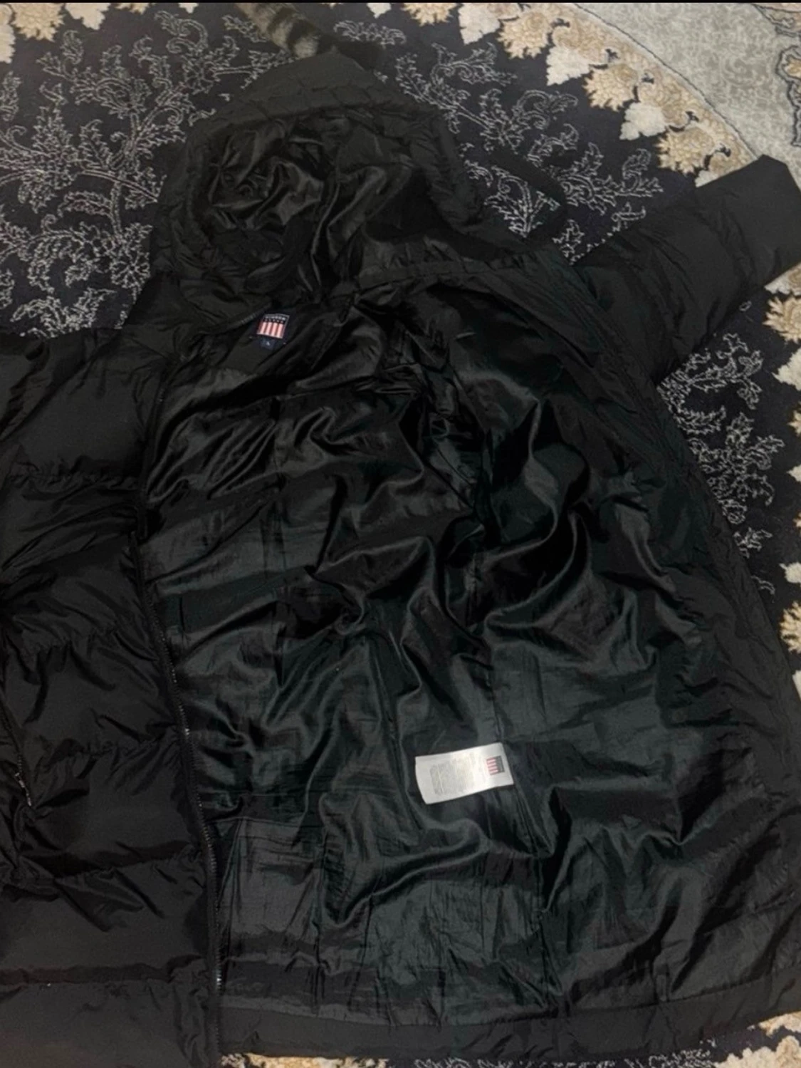 Svart lång pufferjacka med huva - 1