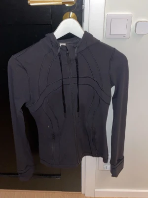 Define Lululemon jacka - Define jacka från Lululemon med luva