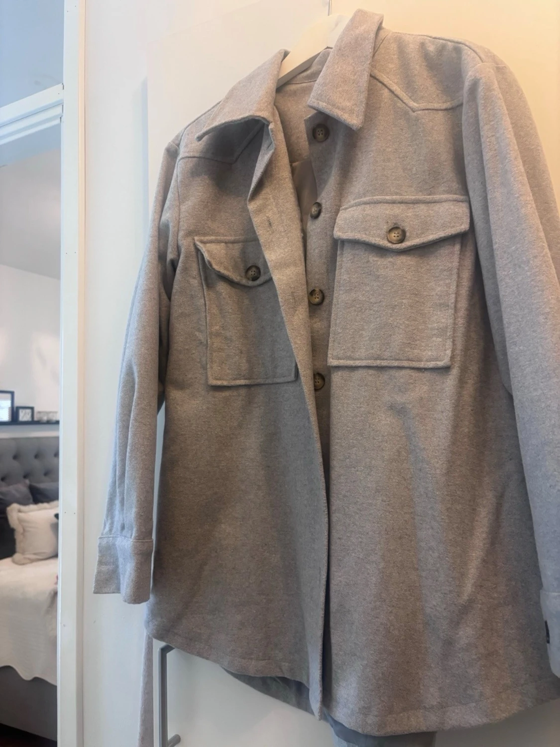 Grå overshirt med stora fickor - 1