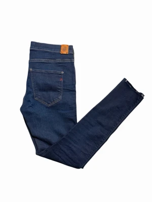 Skinny Replay jeans (prisförslag!) - Ett par skinny replay jeans som jag vill bli av med så säljer billigt, kom med prisförslag, storlek 27/30 passar runt 155-170cm. 