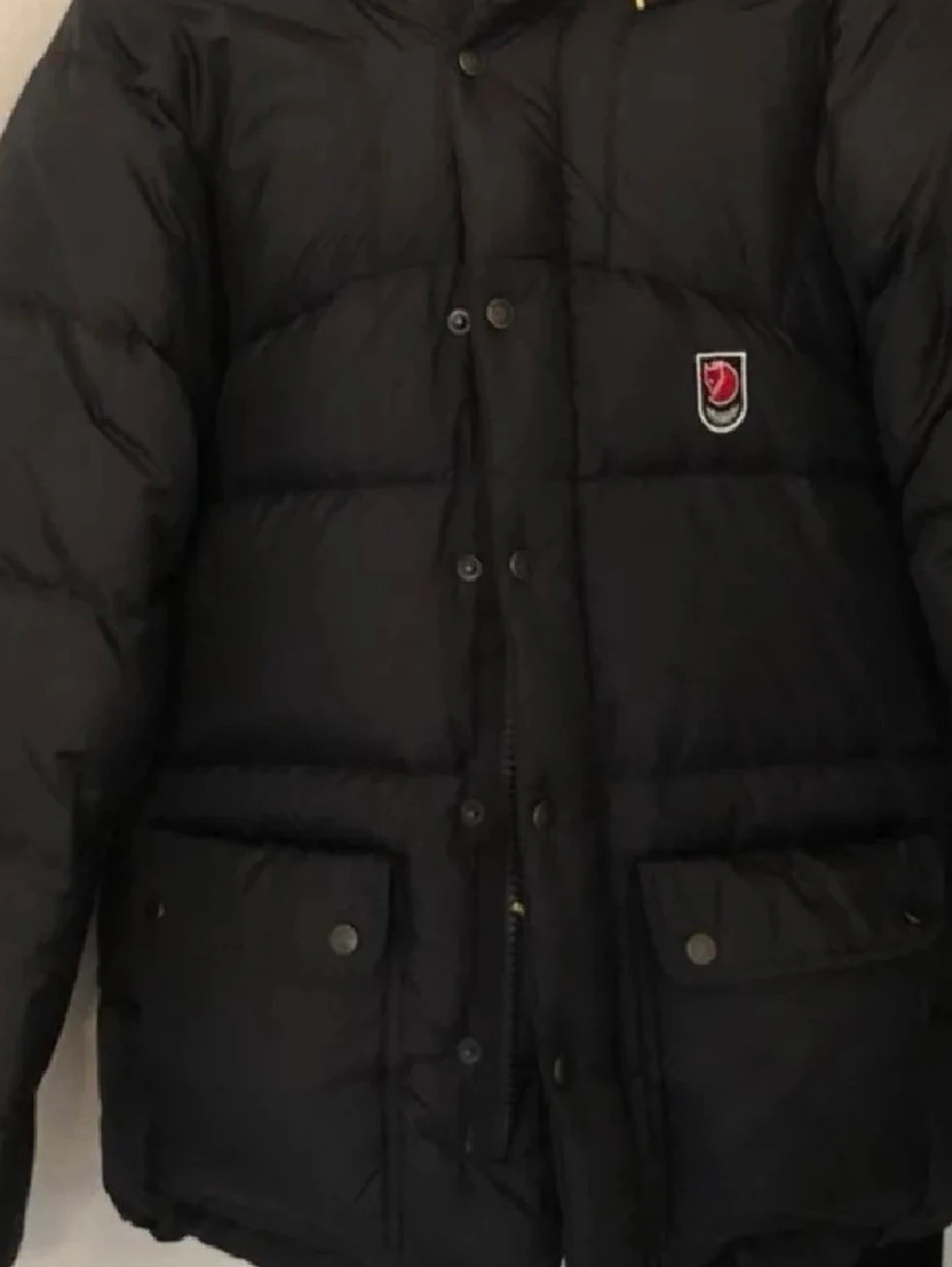 Svart dunjacka från Fjällräven