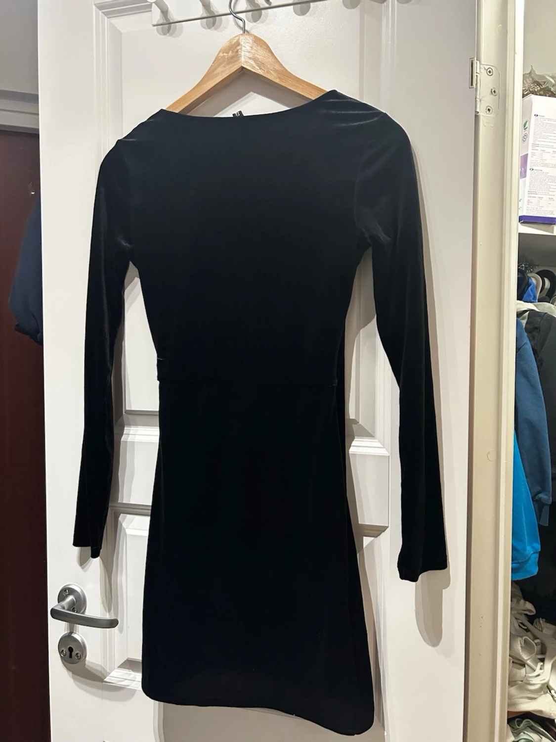 Svart sammetsklänning H&M omlott - 4