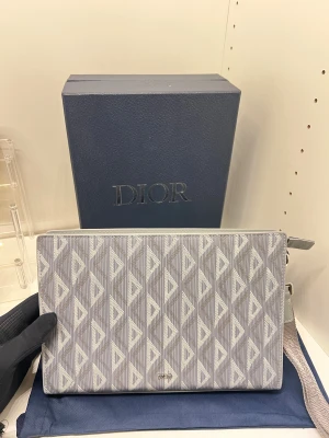 DlOR väska  - Box, dustbag, veriferingskort följer med. Snabb leverans  📦 Passa på!