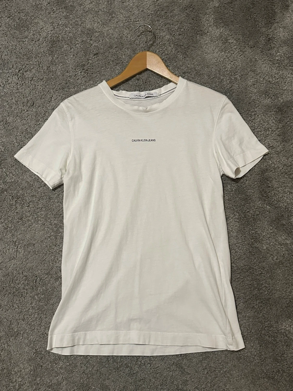Vit t-shirt från Calvin Klein Jeans