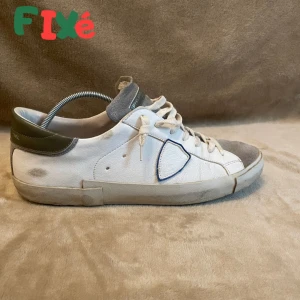 Philippe Model skor till salu - Philippe Model skor till salu 🐠 Använda en del men fortfarande i bra och användbart skick. Sitter skönt, ser snygga ut och är redo för en ny ägare. Kommer från ett rökfritt hem och skickas inom 1 dag. Hör gärna av dig om du vill ha dem. 