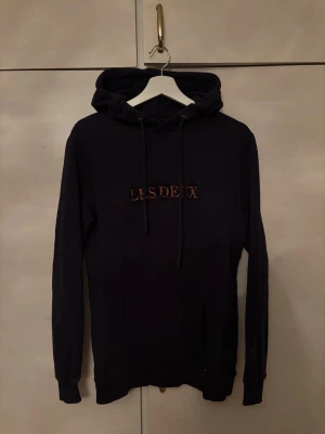 LES DEUX Hoodie - Snygg marinblå Hoodie, mycket bra skick!!!