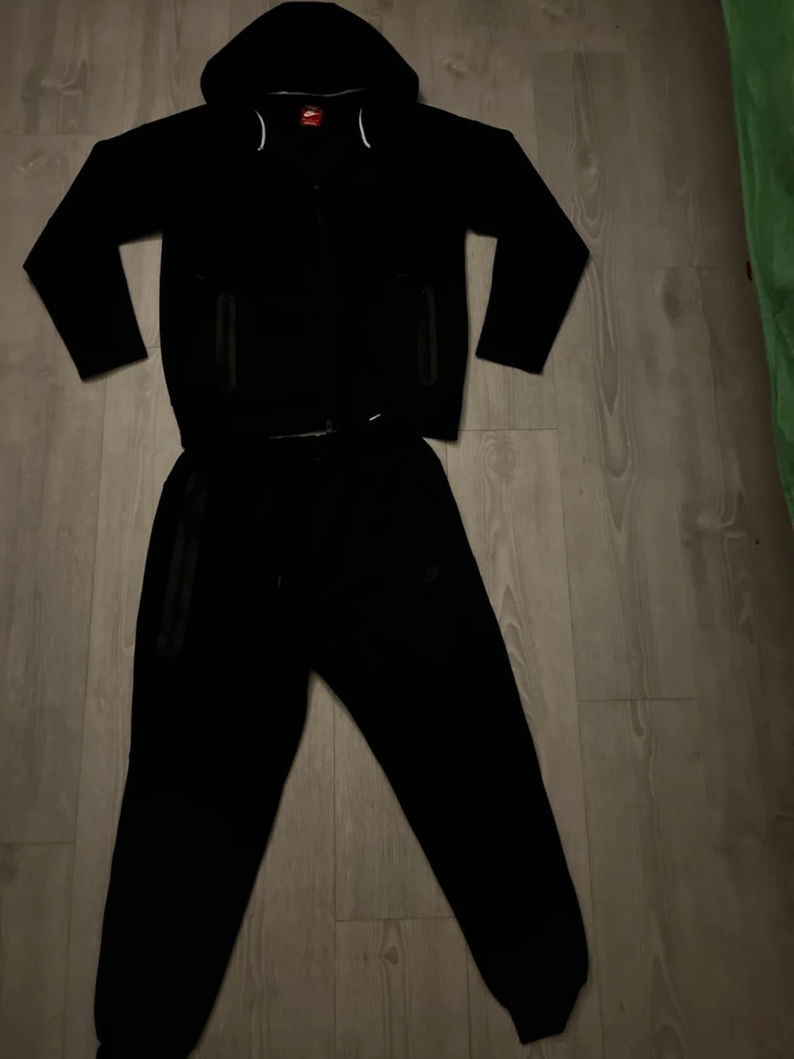 Nike Tech – Svart (M) / Komplett set