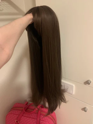 Syntetisk peruk - Ny och oanvänd