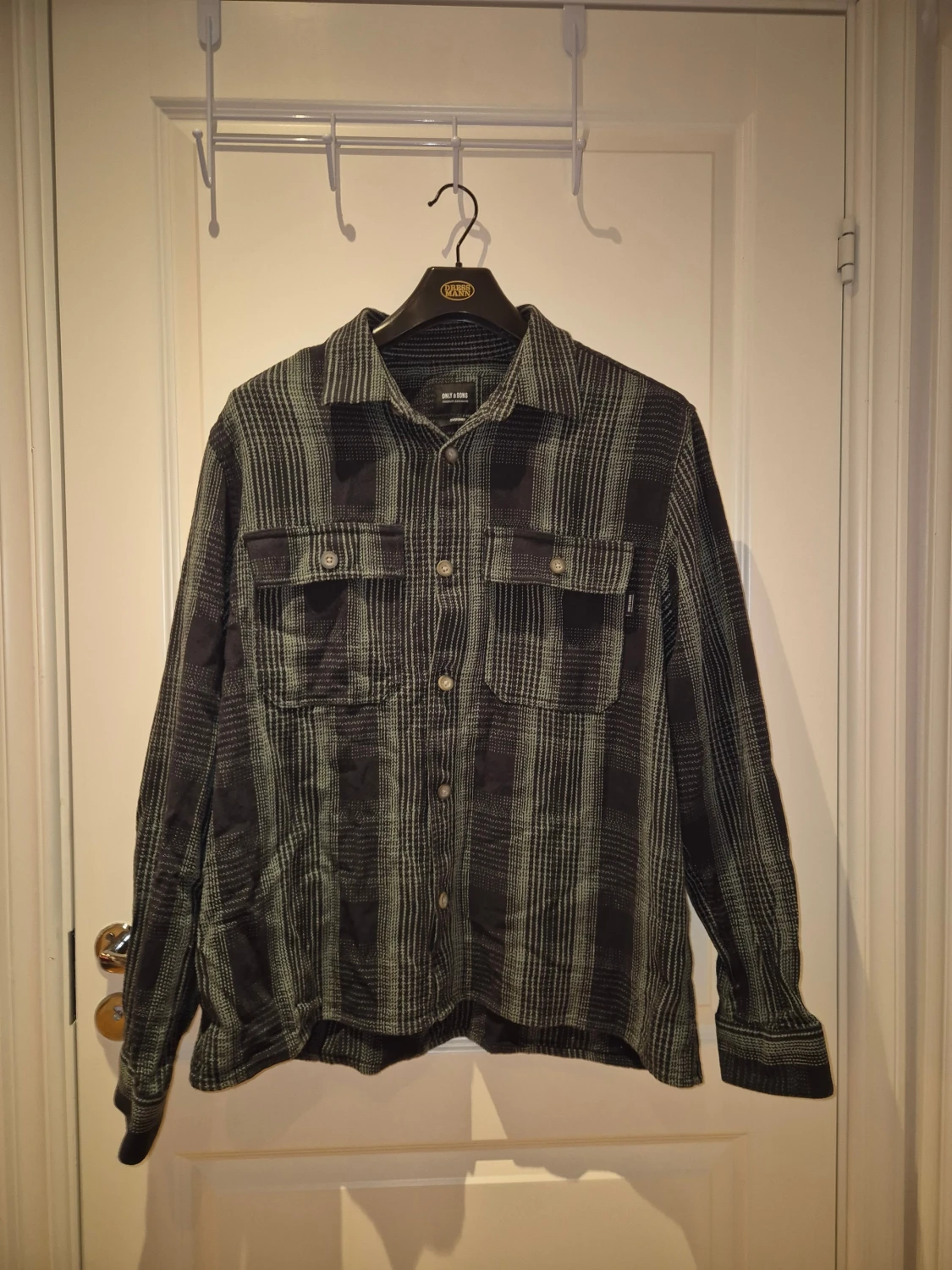 Grön svart overshirt