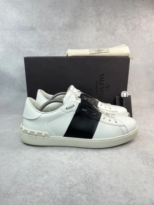 Valentino  Open sneakers  - – Condition: 8,5/10  – What is included: Dustbag, card  – Retail price: 7280 SEK
