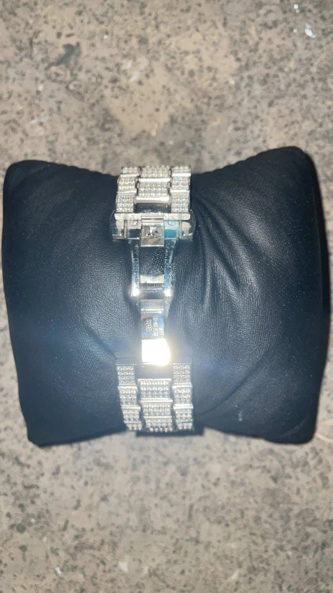 Dissing silverfärgad klocka med stenar - 1