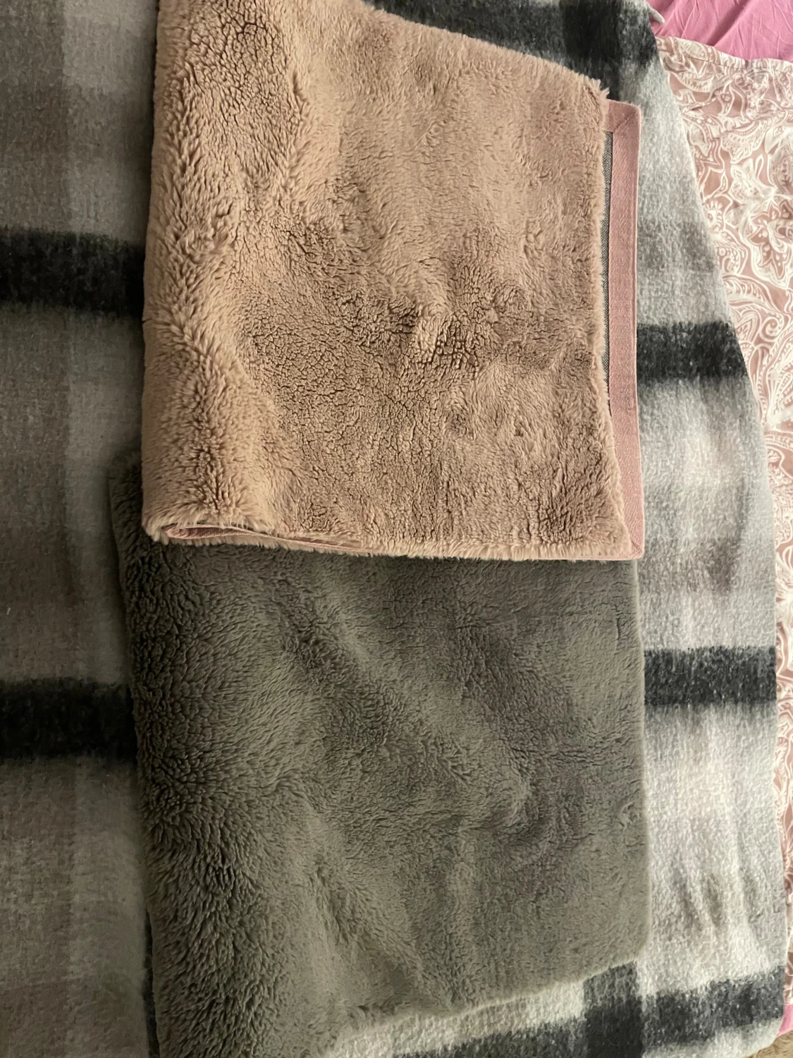 Grå och beige pälsväst - 1