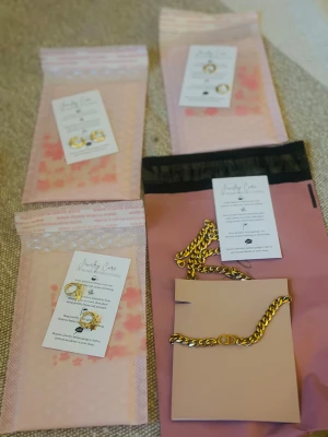 Gift Set - 1 necklace get 3 earings free - Buy 1 necklace get 3 earings for free as a Gift Package Additional 199 for a Dior Gift Box 