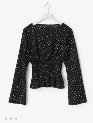 Superfin topp från Gina tricot. Inga defekter, säljer då den inte kommit till användning💓