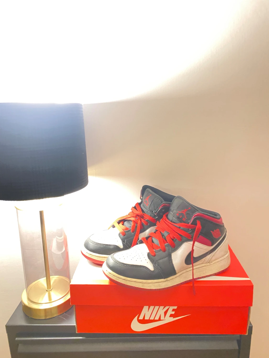 Nike Air Jordan 1 Mid svart/vit/röd