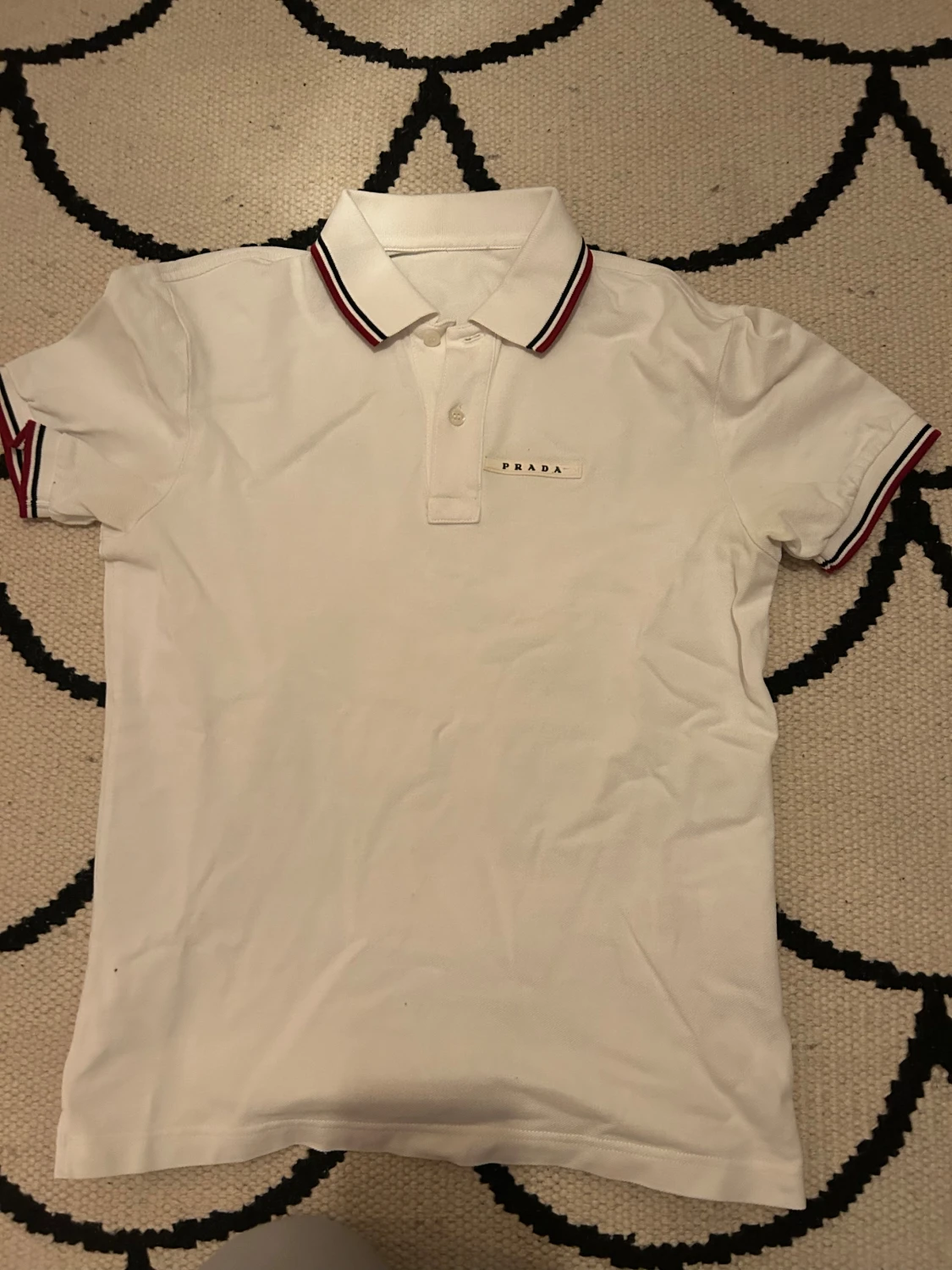 Vit pikétröja från Prada XS