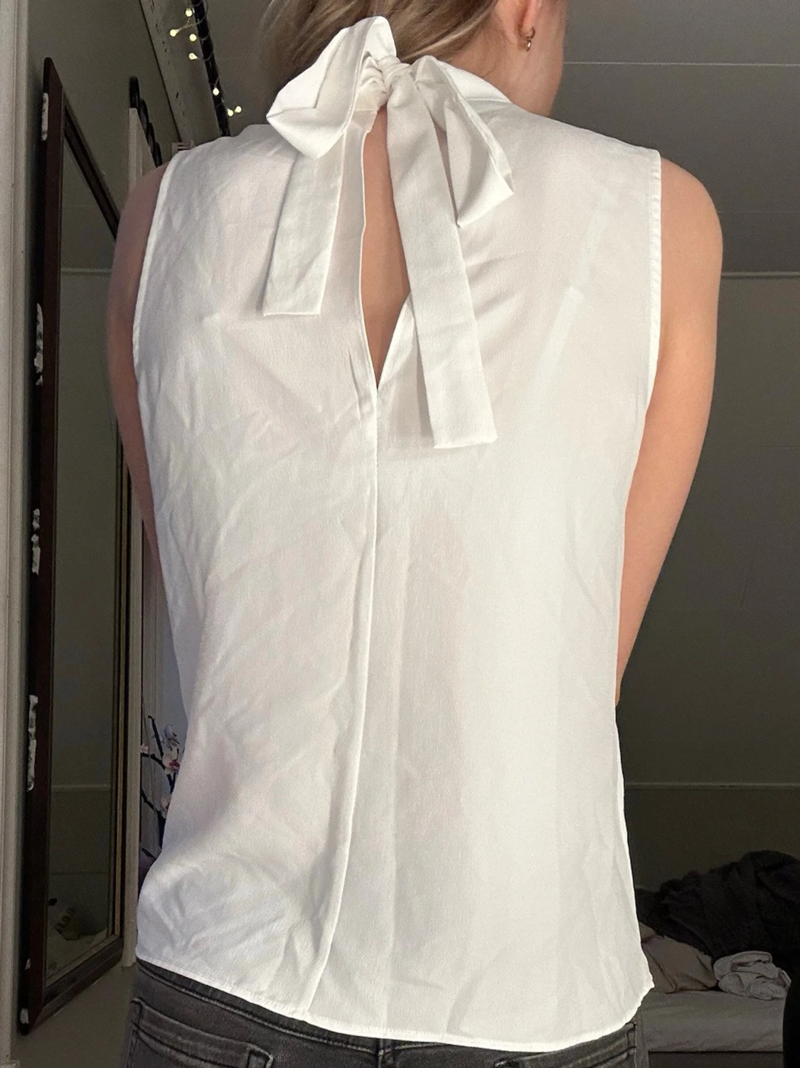 Vit ärmlös blus med rosett från H&M - 1