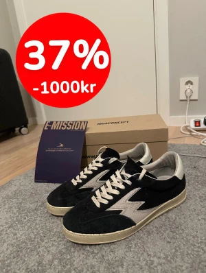 EXTRAPRIS - MOA Concept Sneakers - Säljer nu mina MOA Concept Sneakers! Köptes på NK för 3699 för ett par månader sedan men har bara haft på mig ett fåtal gånger! DM för frågor eller prisdiskussion! 🔥🤩💯